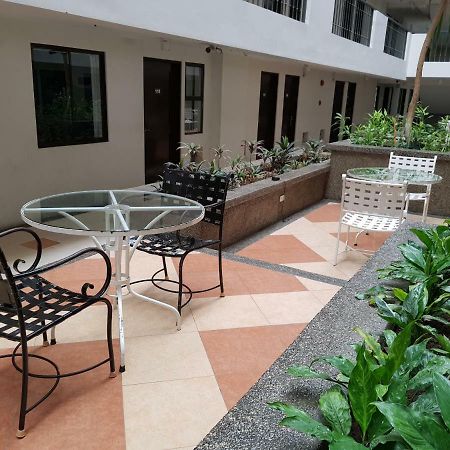 Heart Of The City Studio With Balcony Davao City Exteriör bild